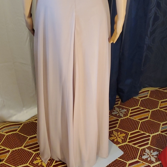 Beautiful mother of the bride - Picture 12 of 12